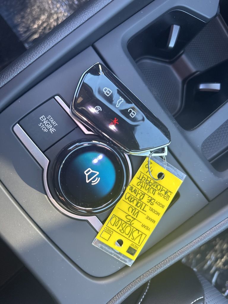 New 2025 Volkswagen Tiguan SE R-Line image 29