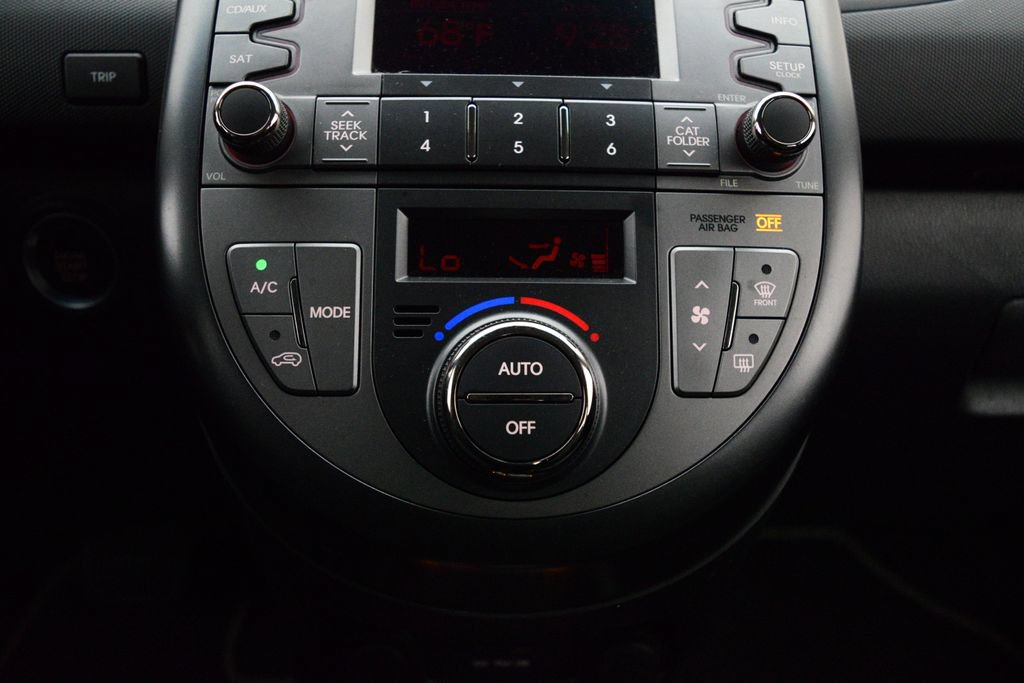Used 2011 Kia Soul + FWD image 23