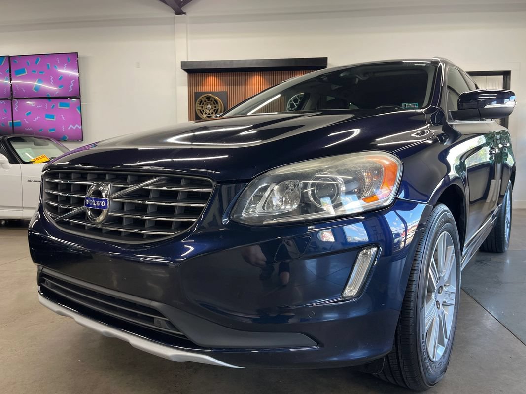 Used 2017 Volvo XC60 T5 Inscription w/ Preferred Option Package FWD image 2
