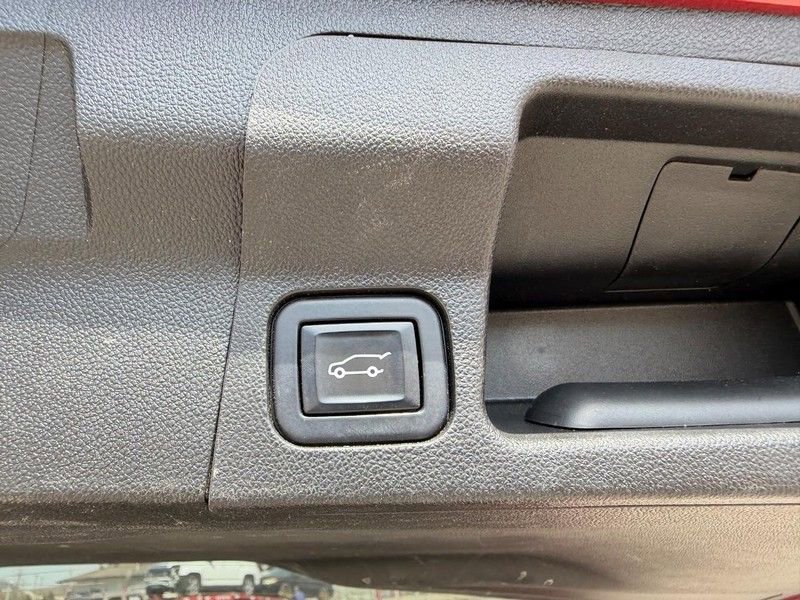 Used 2022 GMC Acadia SLE w/ Driver Convenience Package FWD image 6