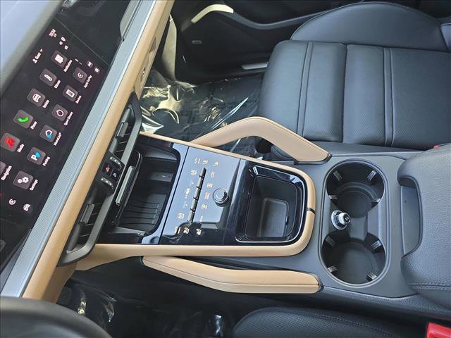 Used 2024 Porsche Cayenne Coupe AWD/4WD image 25