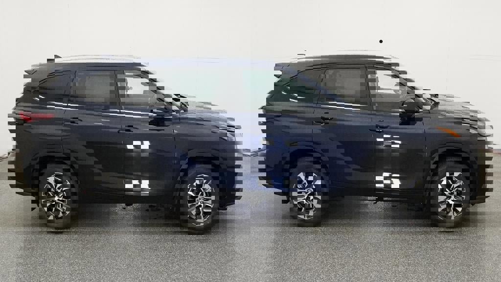 New 2026 Toyota Highlander XLE image 11