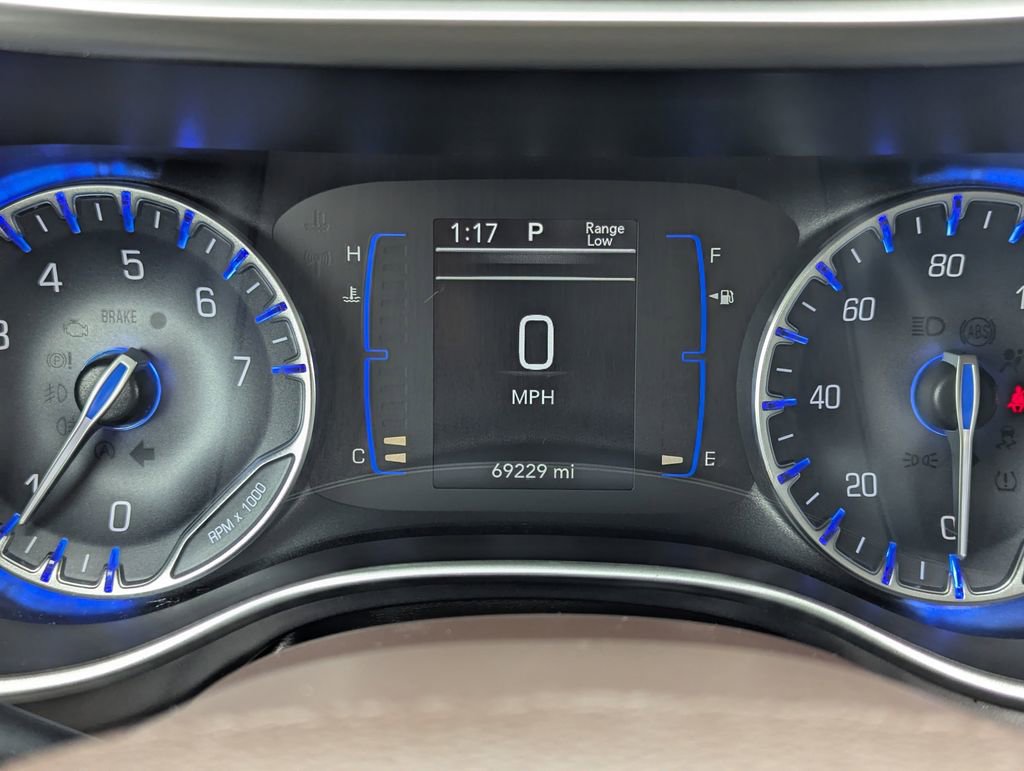 Used 2018 Chrysler Pacifica Touring-L image 19