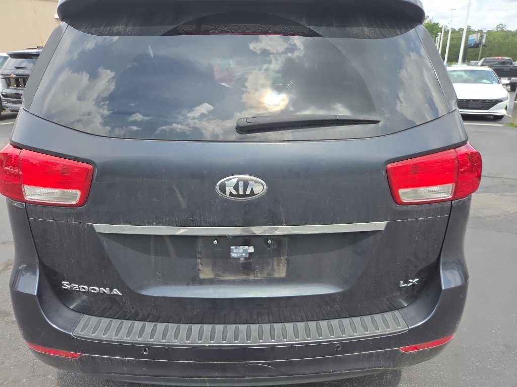 Used 2016 Kia Sedona LX w/ LX Essentials Premium Package FWD image 5