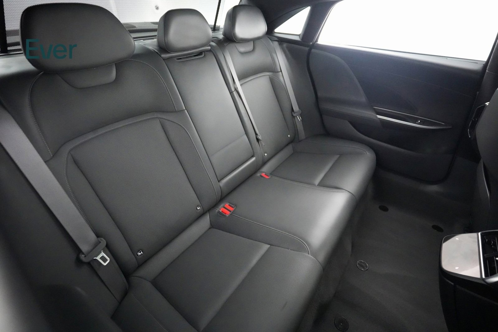 Used 2024 Lucid Air Touring image 9