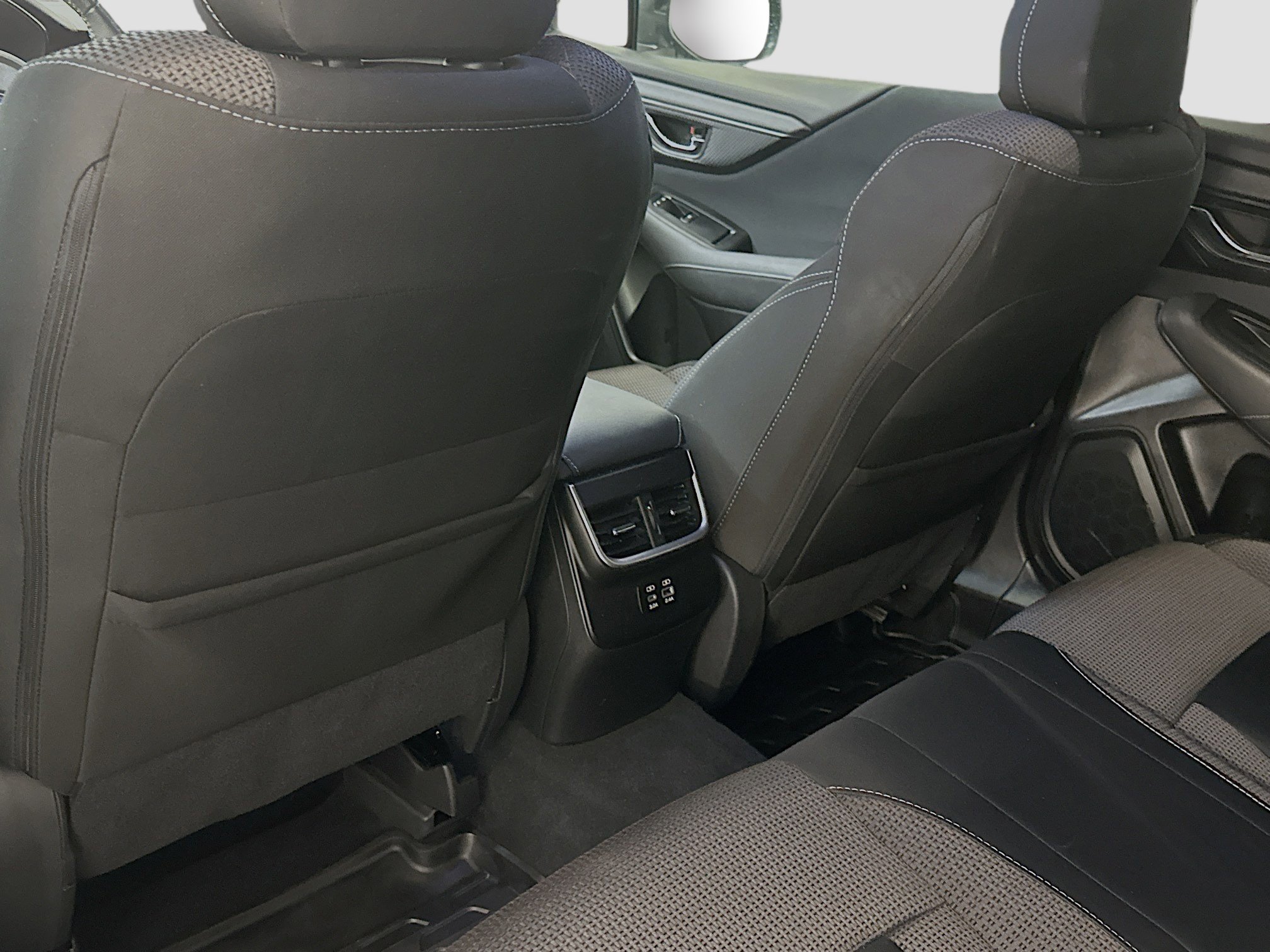 Used 2024 Subaru Outback Premium AWD/4WD image 27