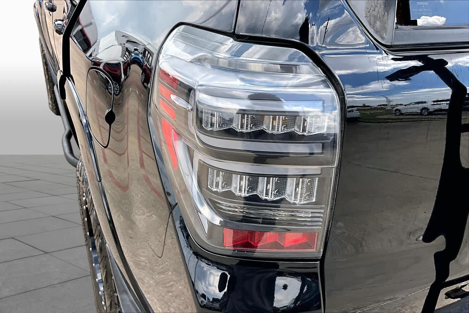 Used 2020 Toyota 4Runner SR5 Premium AWD/4WD image 29