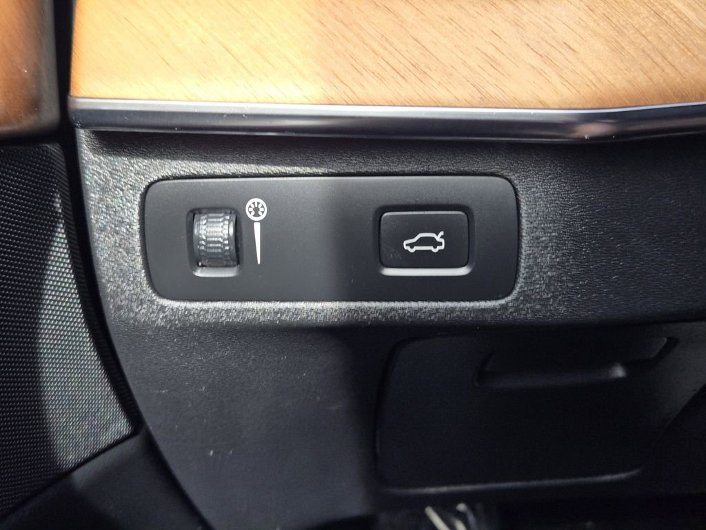 Used 2022 Volvo XC90 T6 Momentum w/ Advanced Package image 23