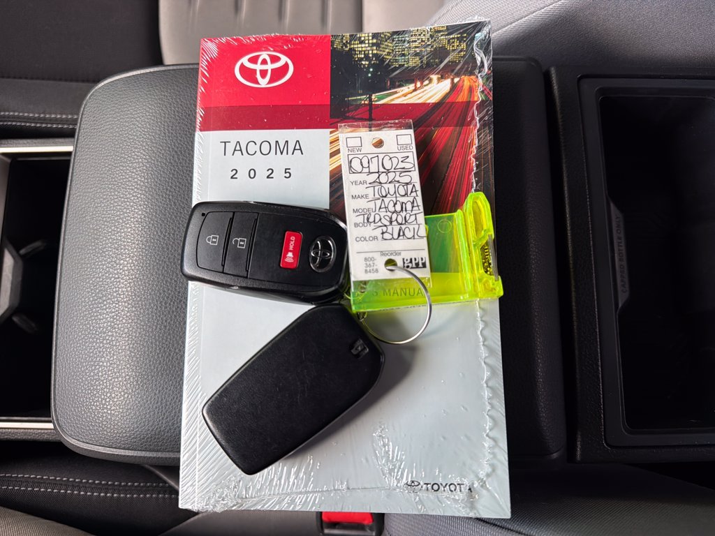 Used 2025 Toyota Tacoma TRD Sport AWD/4WD image 29