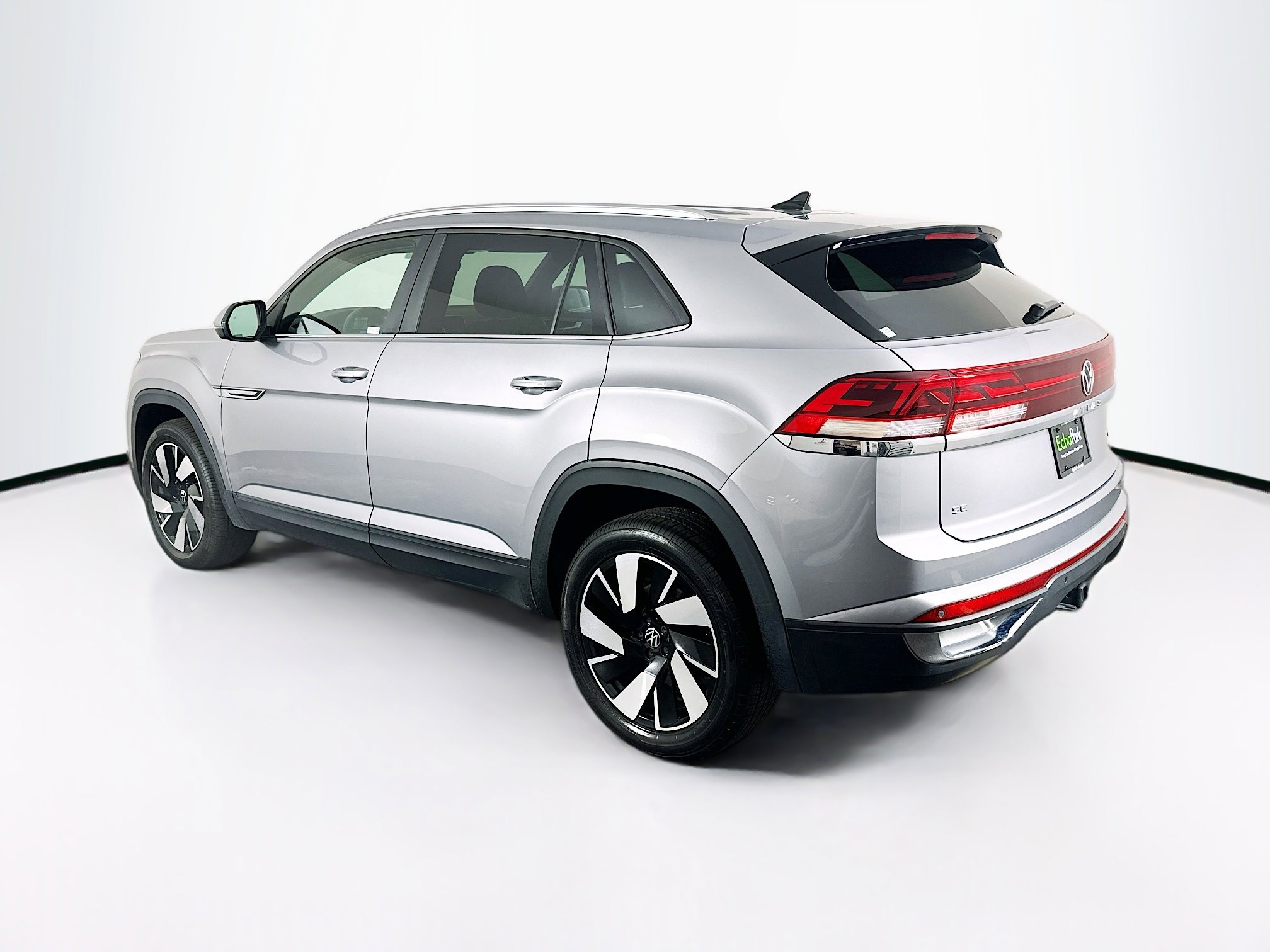 Used 2025 Volkswagen Atlas Cross Sport SE image 5