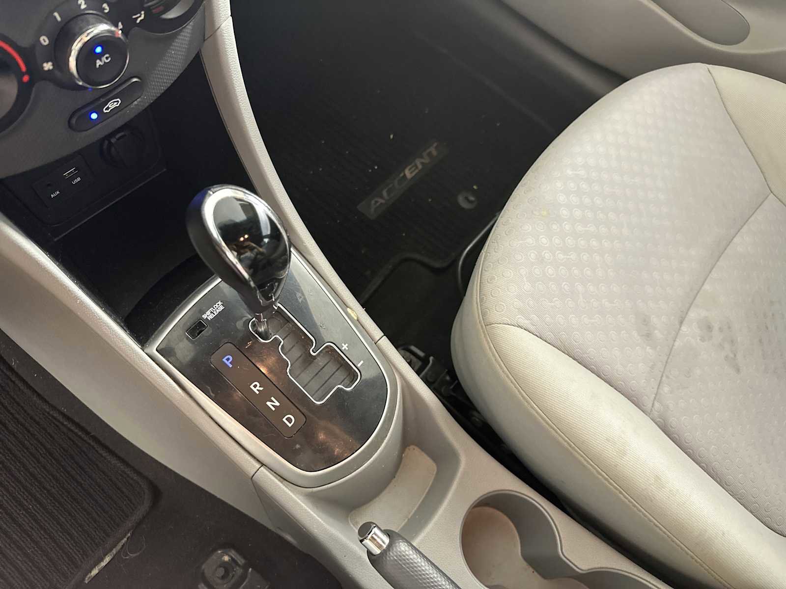 Used 2014 Hyundai Accent SE FWD image 25