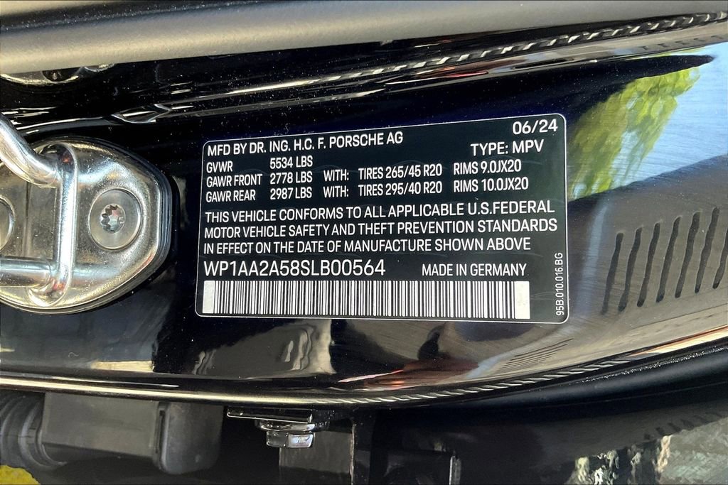 Certified 2025 Porsche Macan image 35