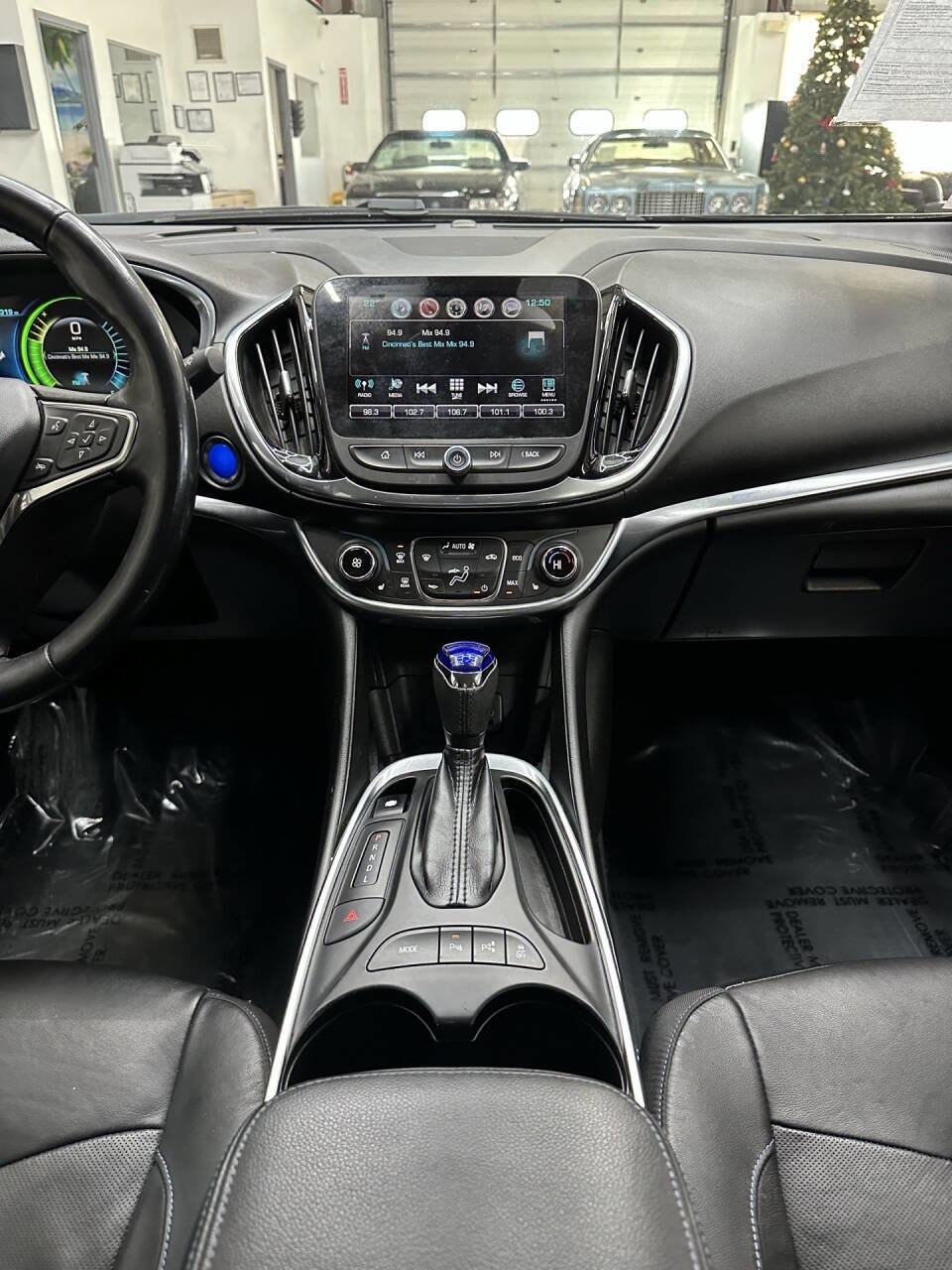 Used 2017 Chevrolet Volt Premier w/ Driver Confidence II Package FWD image 25