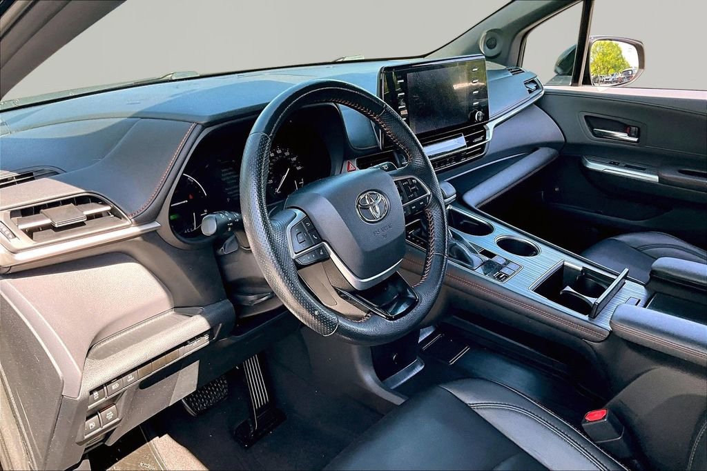 Used 2021 Toyota Sienna XSE w/ XSE Plus Package FWD image 14