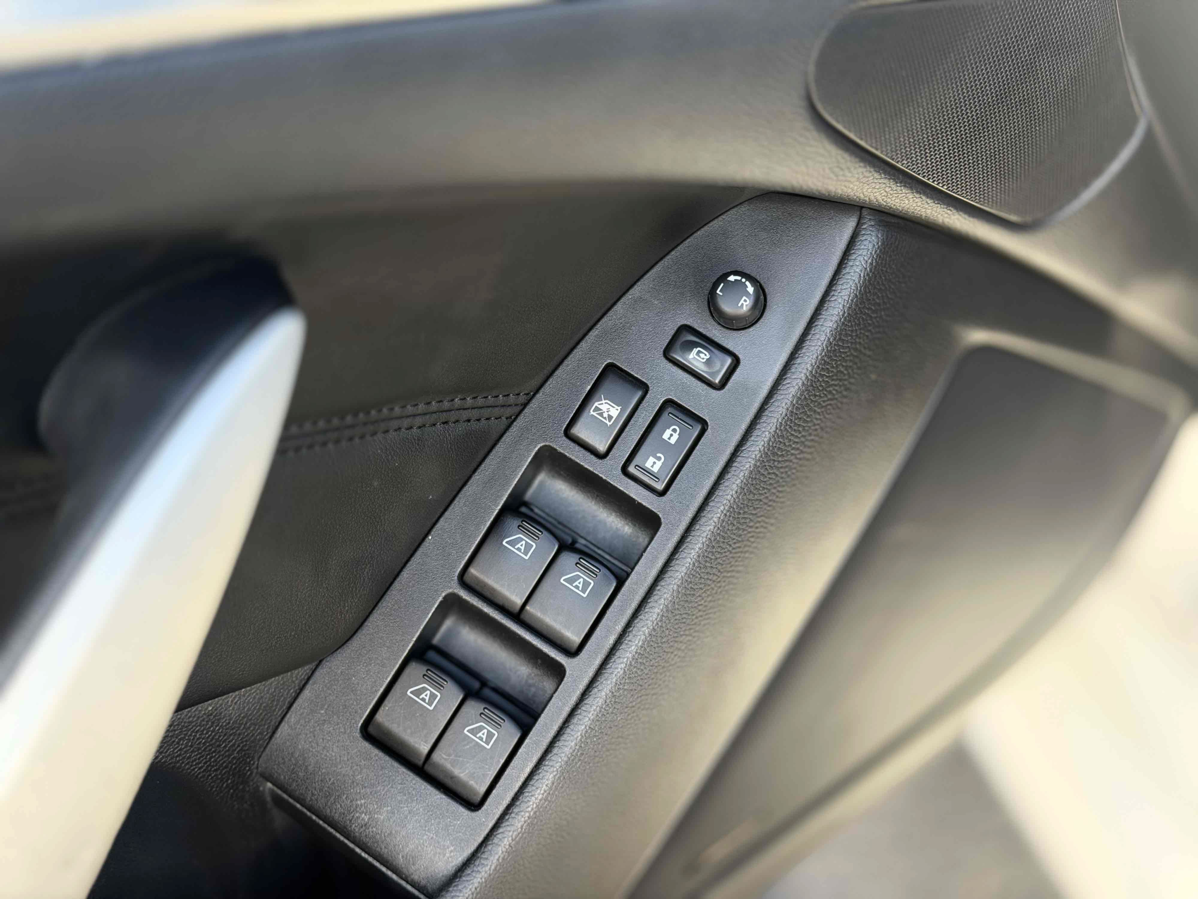 Used 2014 INFINITI Q60 Convertible w/ Premium Package RWD image 19