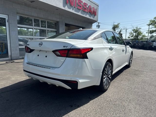 Used 2023 Nissan Altima 2.5 SV FWD image 2
