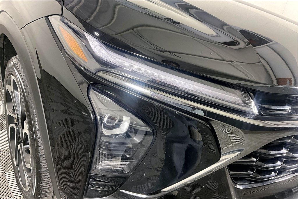 Used 2025 Chevrolet Trax RS w/ Driver Confidence Package FWD image 36
