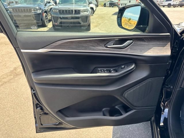 New 2026 Jeep Grand Cherokee Altitude AWD/4WD image 9