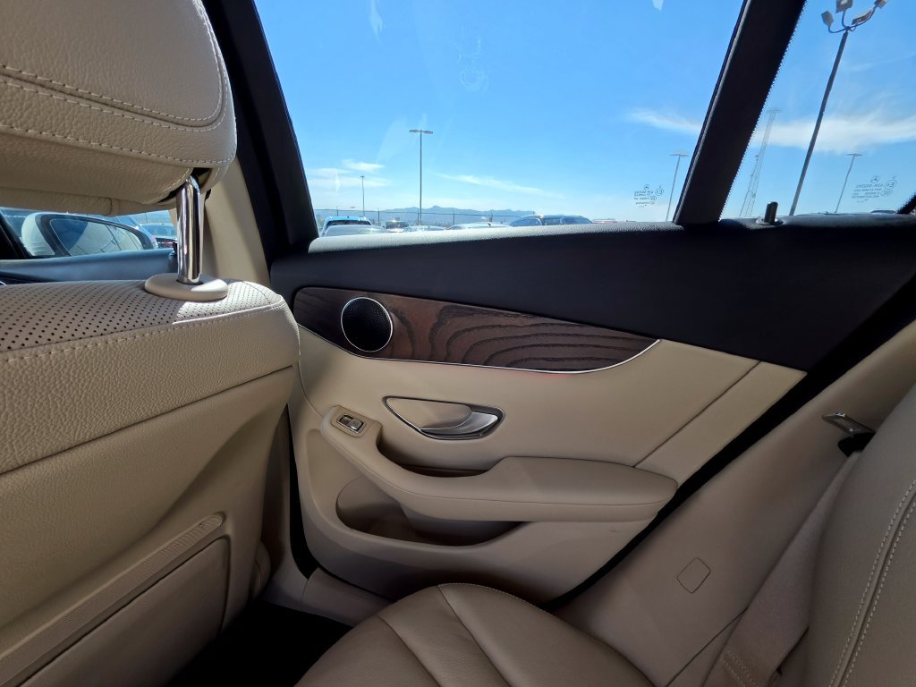 Used 2020 Mercedes-Benz GLC 300 image 21
