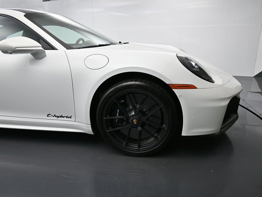 Used 2025 Porsche 911 Carrera 4 GTS image 19