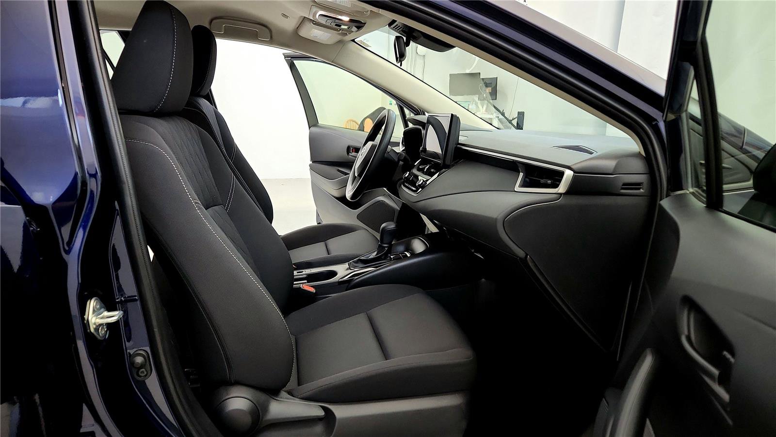 Used 2023 Toyota Corolla LE FWD image 17