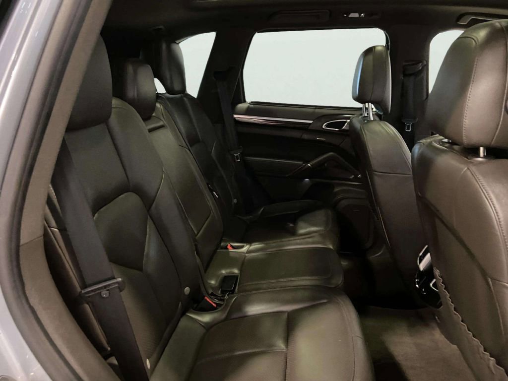 Used 2017 Porsche Cayenne S AWD/4WD image 25