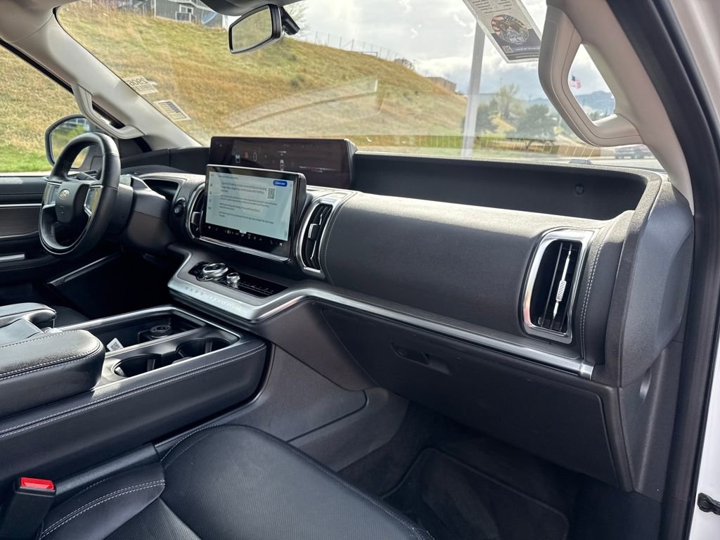 Certified 2025 Ford Expedition Platinum image 32