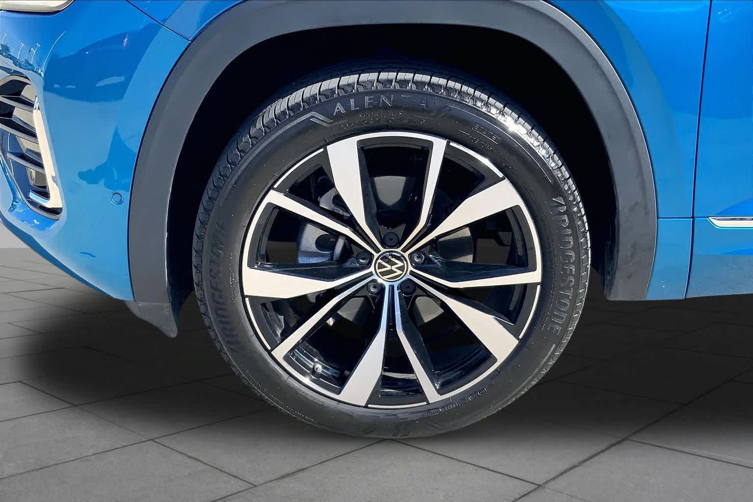 Used 2024 Volkswagen Atlas Cross Sport SEL Premium R-Line AWD/4WD image 11