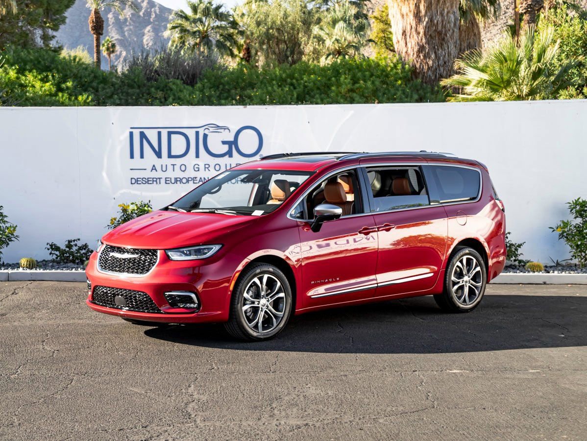 Used 2025 Chrysler Pacifica Pinnacle