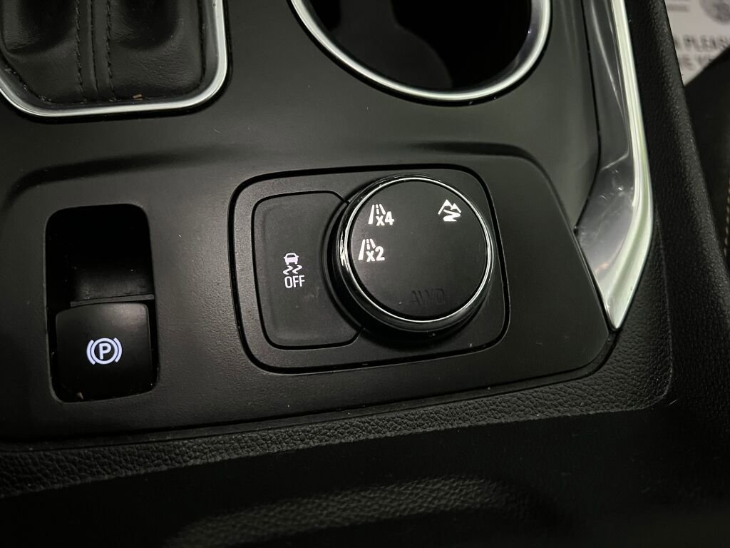 Used 2020 Chevrolet Traverse LT image 15