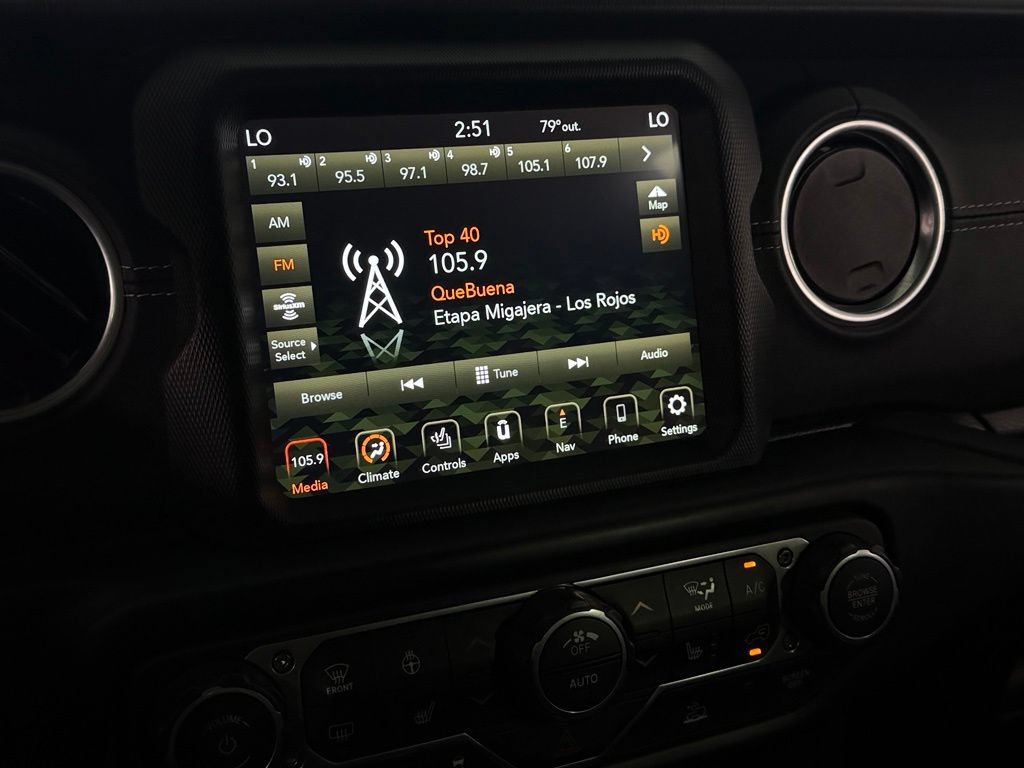 Used 2022 Jeep Wrangler Unlimited Sahara w/ Cold Weather Group AWD/4WD image 20
