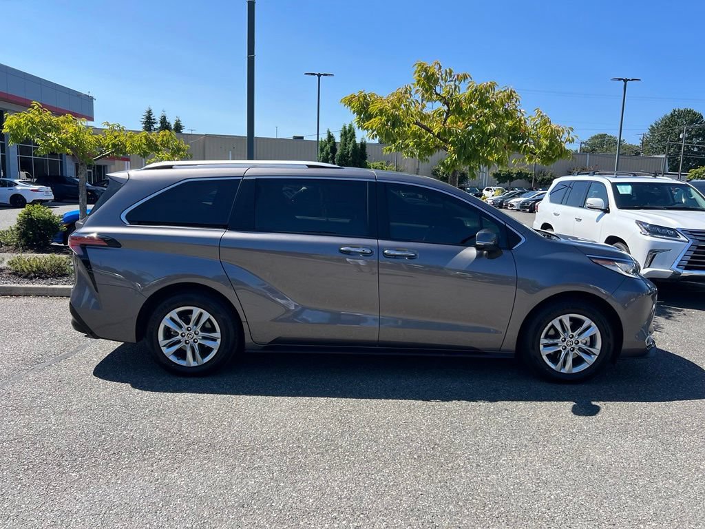 Certified 2022 Toyota Sienna Limited AWD/4WD image 6