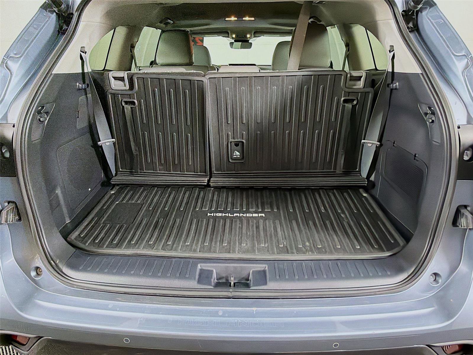 Used 2023 Toyota Highlander Limited image 26