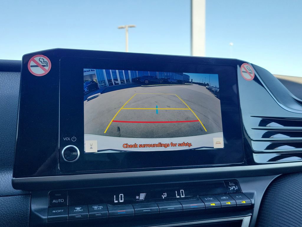 Used 2025 Toyota Camry SE image 17