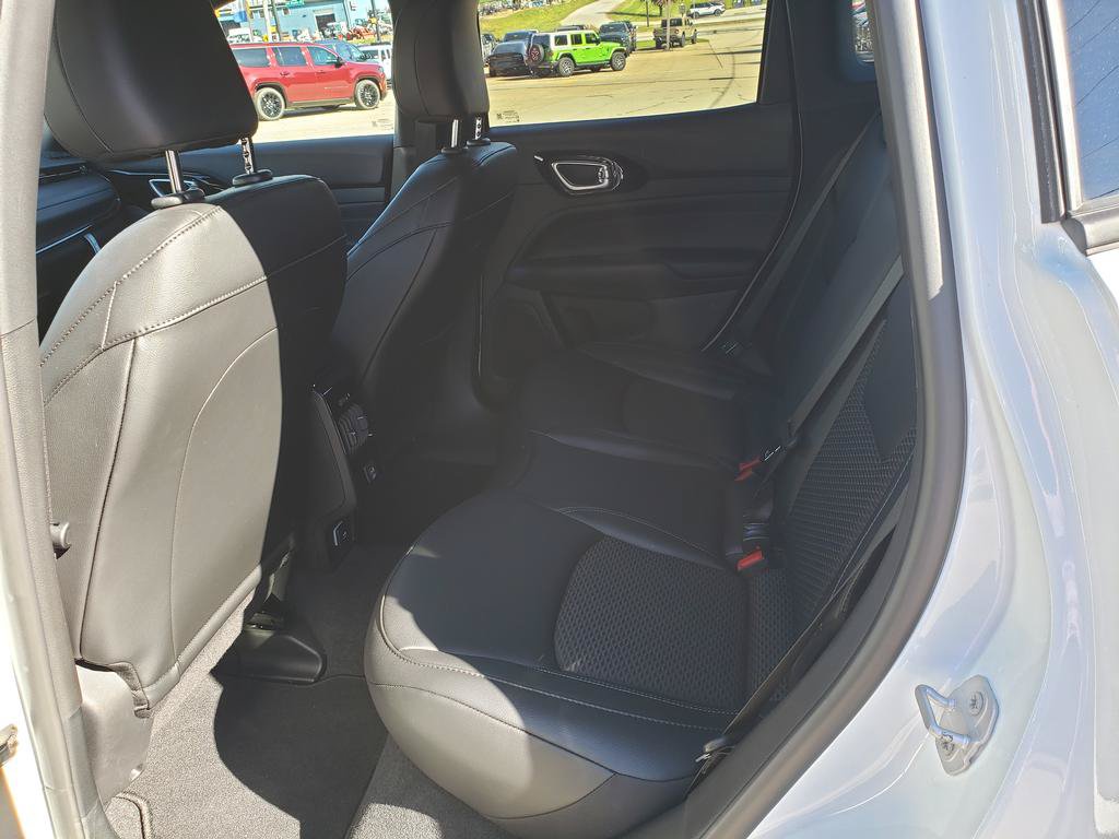 New 2026 Jeep Compass Latitude AWD/4WD image 12