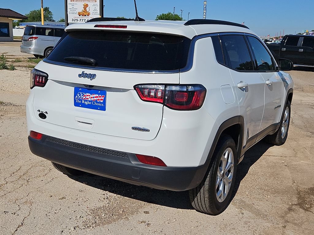Used 2025 Jeep Compass Latitude AWD/4WD image 10