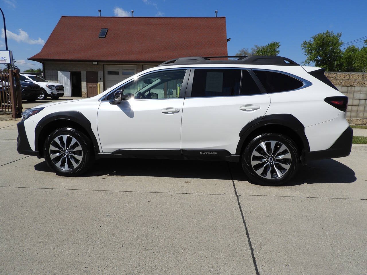 Used 2025 Subaru Outback Limited AWD/4WD image 7