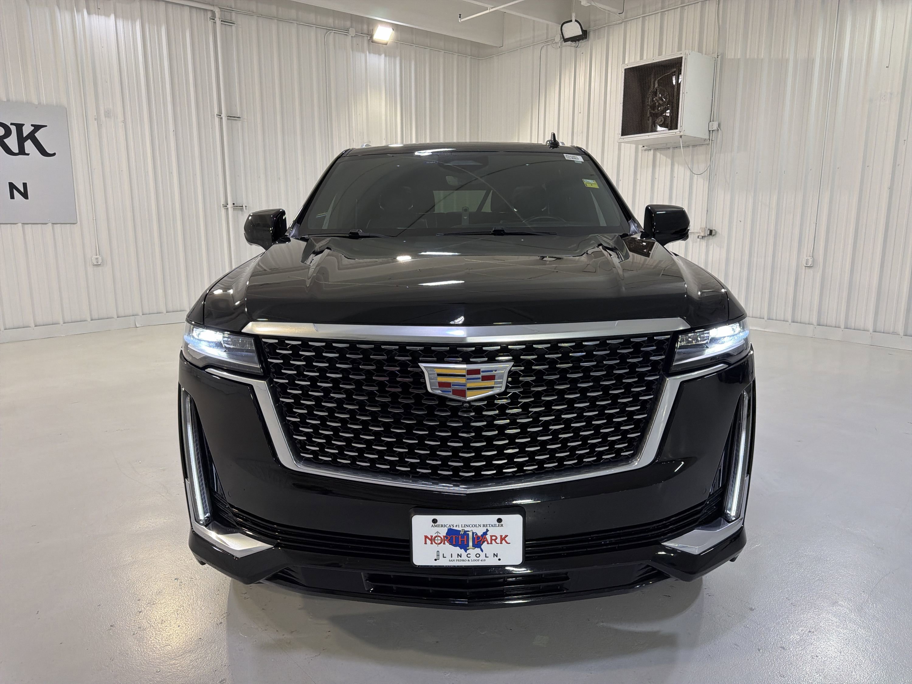Used 2022 Cadillac Escalade Premium Luxury RWD image 32