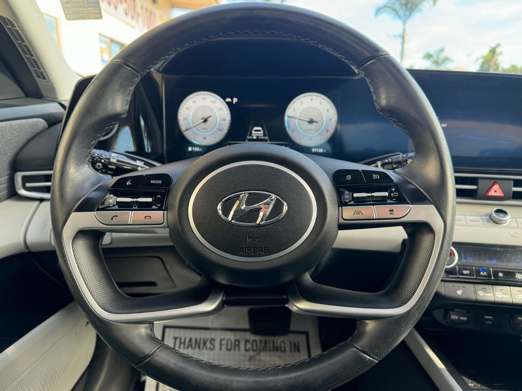 Used 2023 Hyundai Elantra Limited image 13