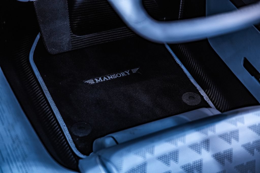 Used 2018 Ford GT RWD image 4