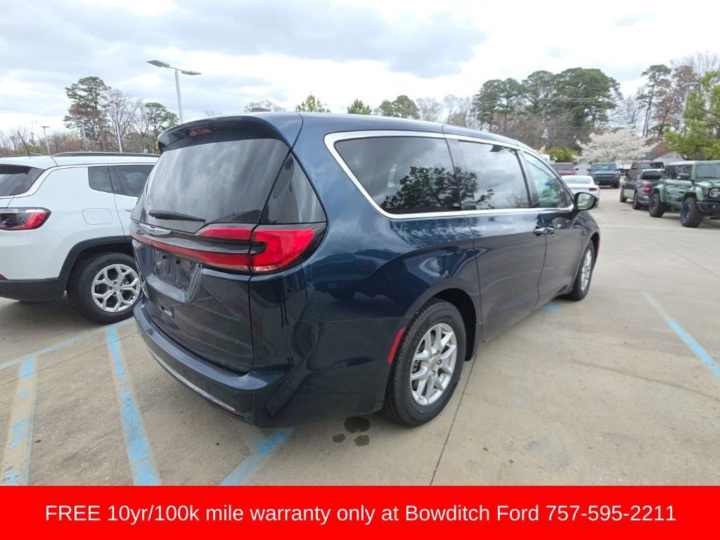 Used 2023 Chrysler Pacifica Touring-L image 5