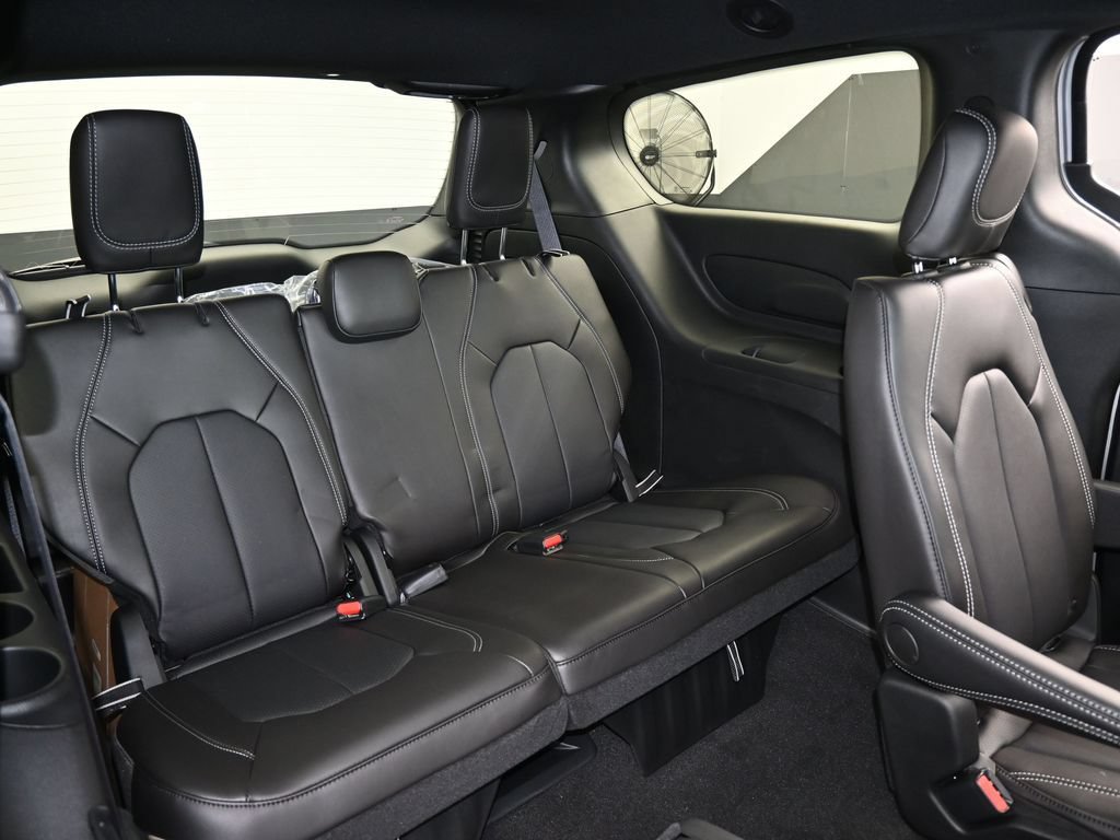 New 2026 Chrysler Voyager LX FWD image 39