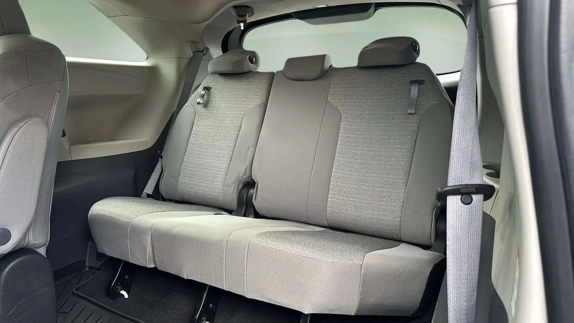 Used 2022 Toyota Sienna LE image 16