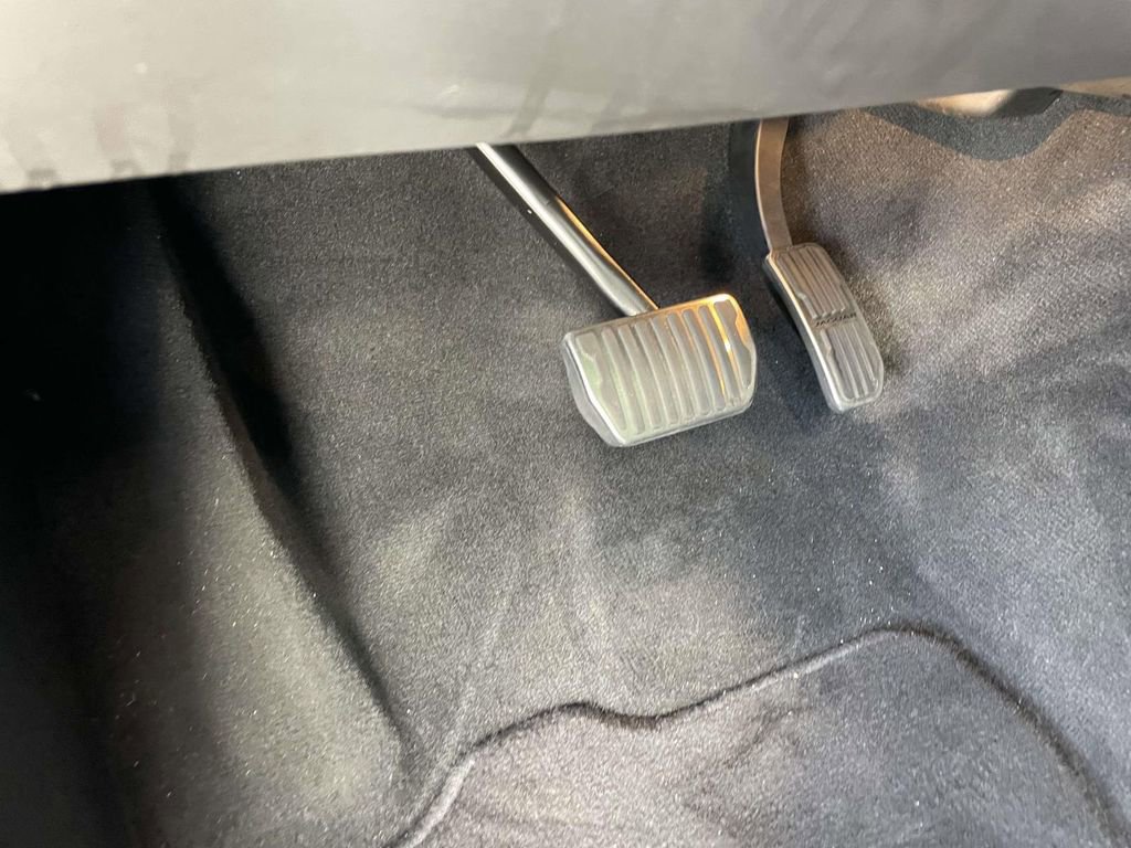 Used 2018 Jaguar F-PACE R-Sport image 15