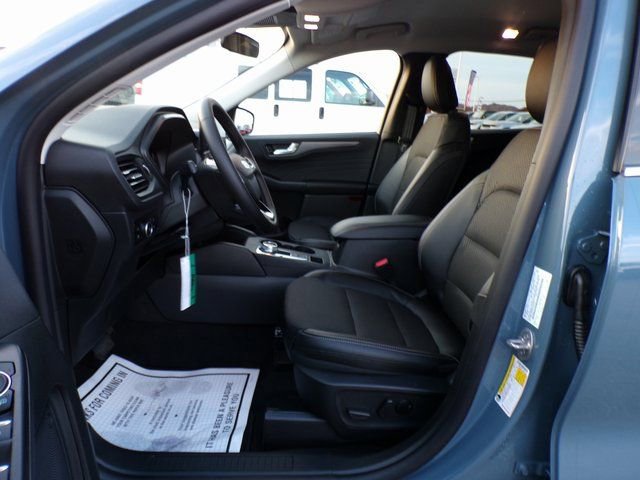 New 2026 Ford Escape SE w/ Class II Trailer Tow Package FWD image 13