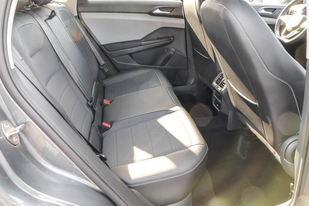 Certified 2022 Volkswagen Taos SE image 32