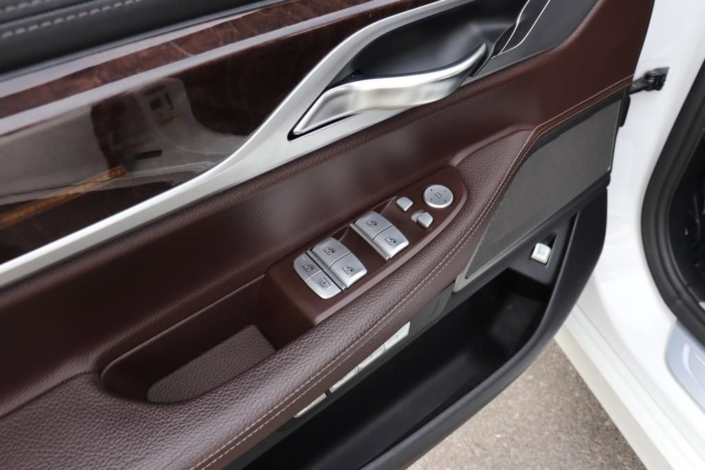 Used 2016 BMW 740i RWD image 38