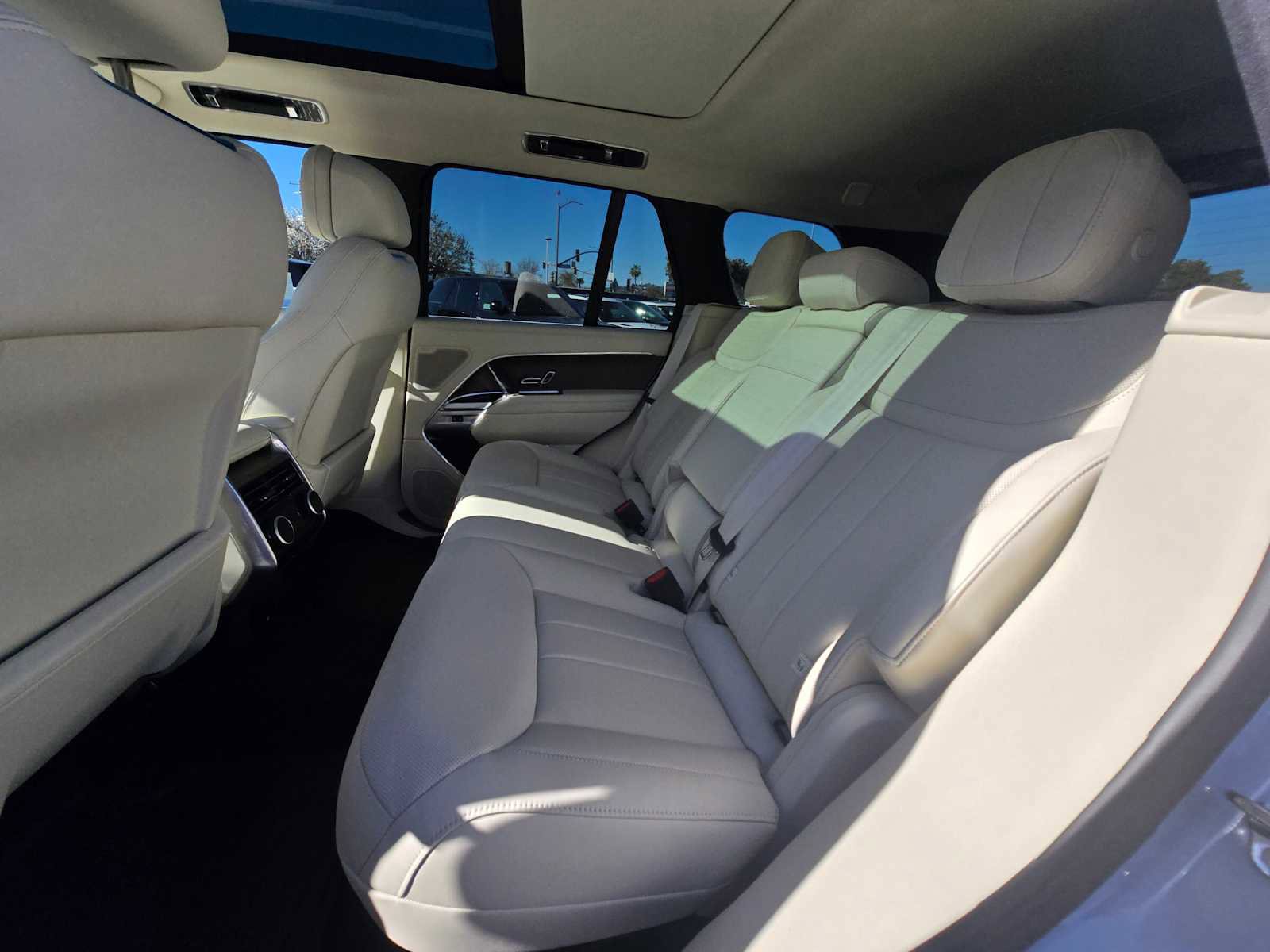 New 2025 Land Rover Range Rover SE image 22
