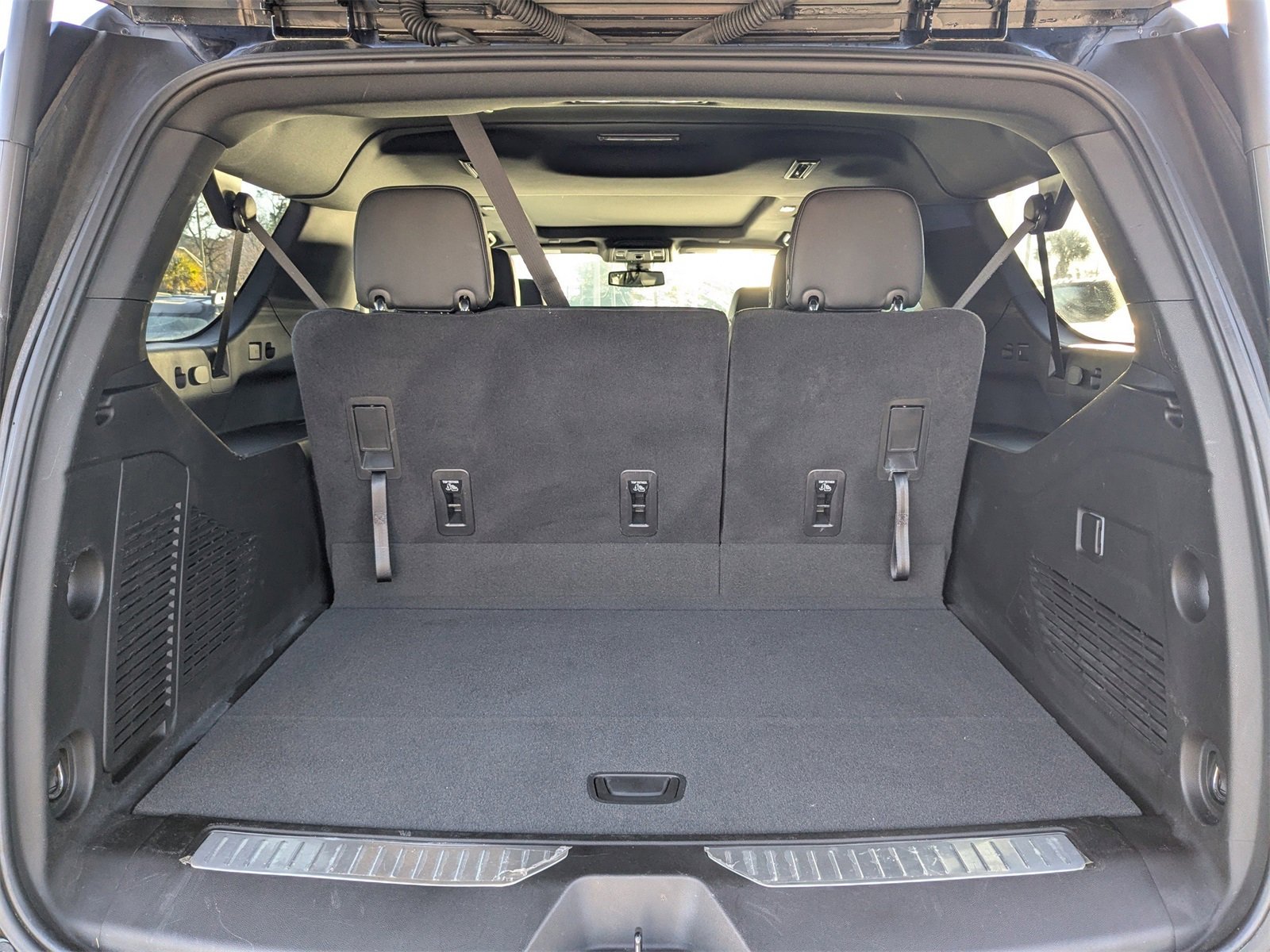 Used 2022 Chevrolet Suburban Z71 image 13