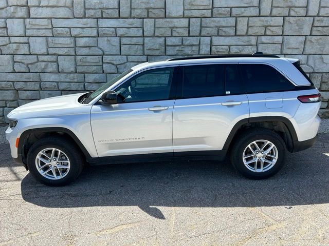 Certified 2024 Jeep Grand Cherokee Laredo X w/ Luxury Tech Group I AWD/4WD image 3
